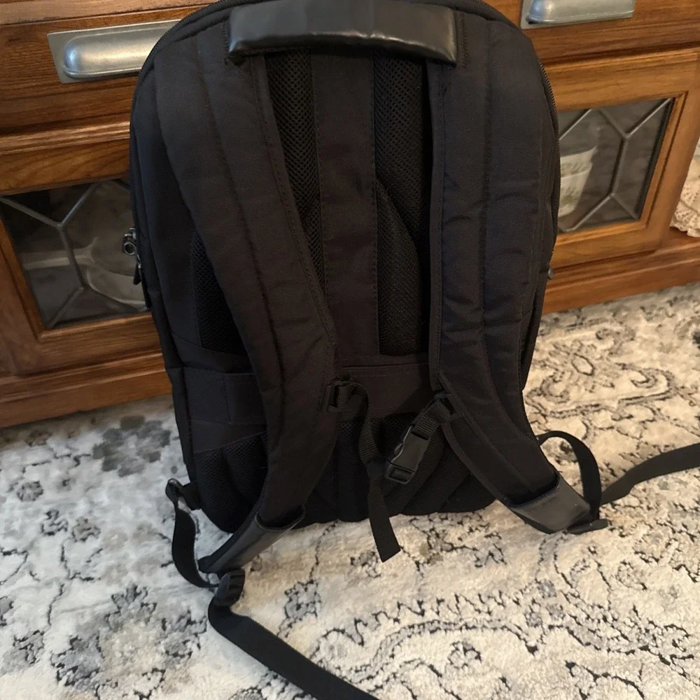 Targus Mobile-VIP Topload Shoulder Bag with Checkpoint-Friendly TSA Screening...